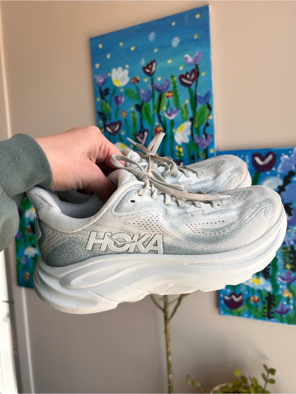HOKA women’s one one Clifton 10 runners size 7.5